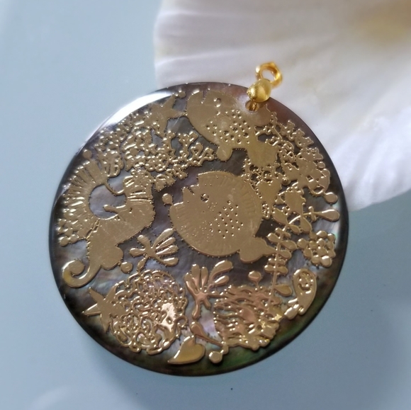 NWT *🔥 2/$20 - Carved Abalone Shell Under The Sea - Picture 4 of 5